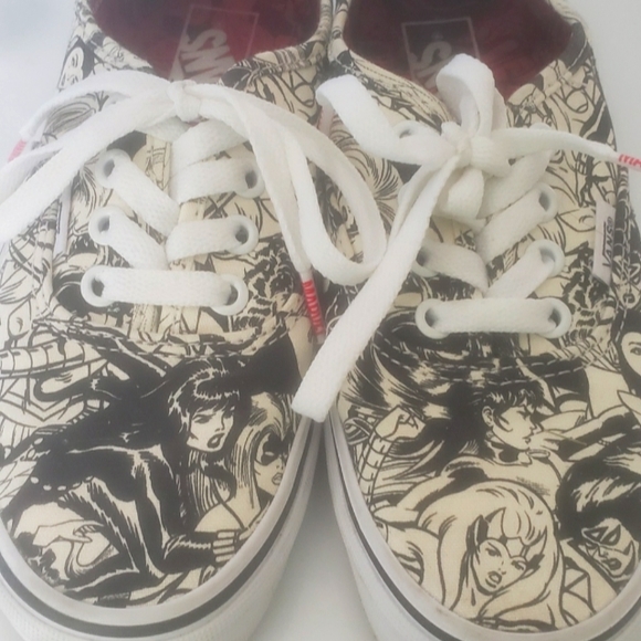 Vans limited edition Marvel, Women's sz 5 - Picture 2 of 2